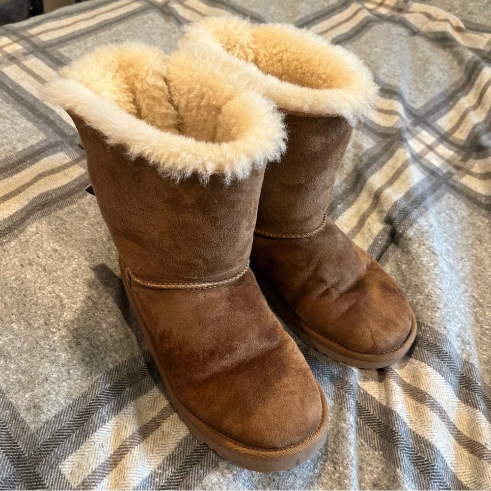 UGG Bailey Bow Tall Winter Boots Womens Size 4 Chestnut Leather Sheepskin